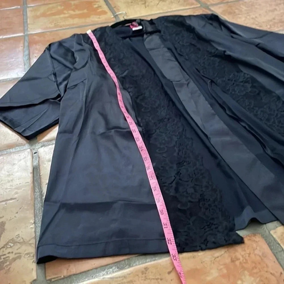 NEW ✨ LA SENZA Black Satin Robe With Lace Trim New With Tags Size S-M - Picture 7 of 8